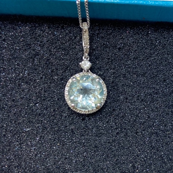 Beautiful Green Amethyst Pendant Necklace - Picture 2 of 6